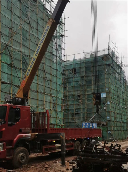 南岔县“慢工细活”—— 吊车的 “微动控制” 技术