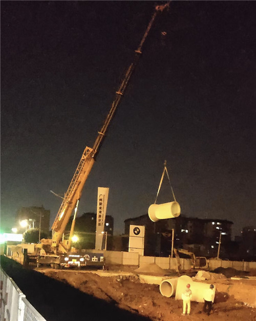 南岔县“弯臂矫正”—— 吊车的 “形变补偿” 技术